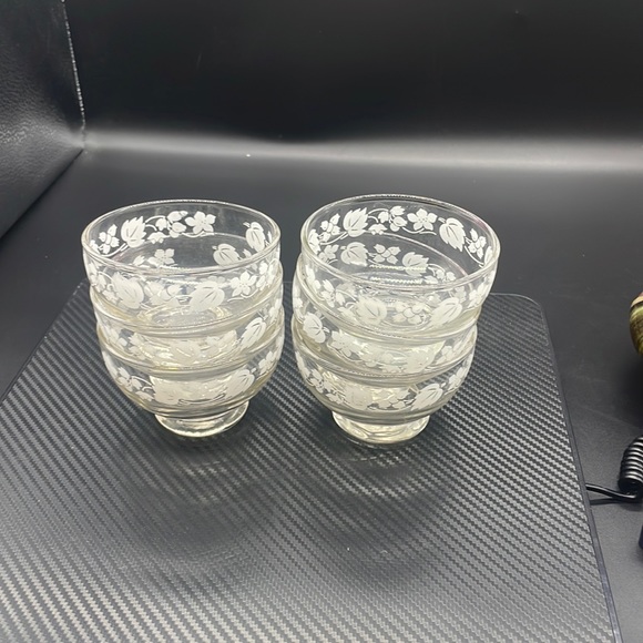 Dessert / Custard Cups, White Enamel Leaves & Flowers, Set of 6. Vintage - Picture 1 of 6